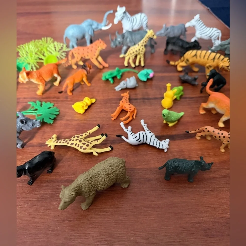 Wildlife Adventure Animal Playset safari animals half inch to 2 inches‎